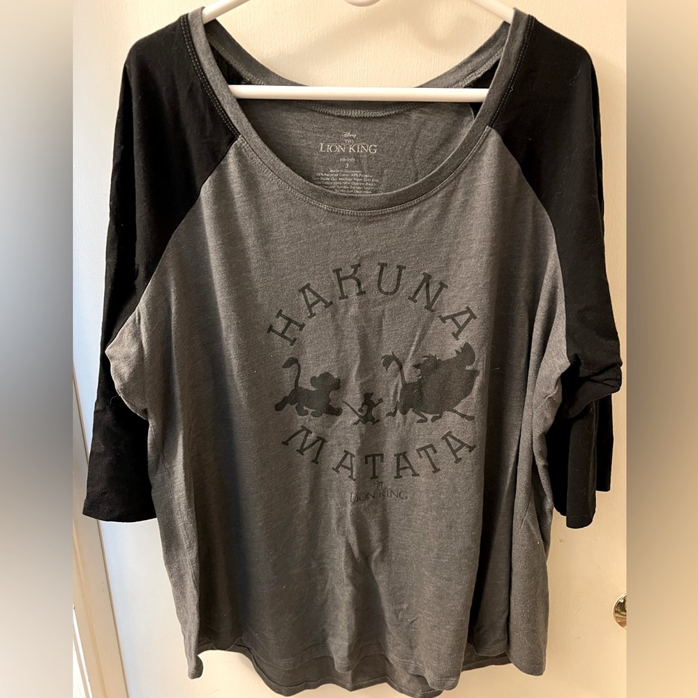 Torrid Disney Hakuna Matata Lion King Grey Raglan Tee EUC